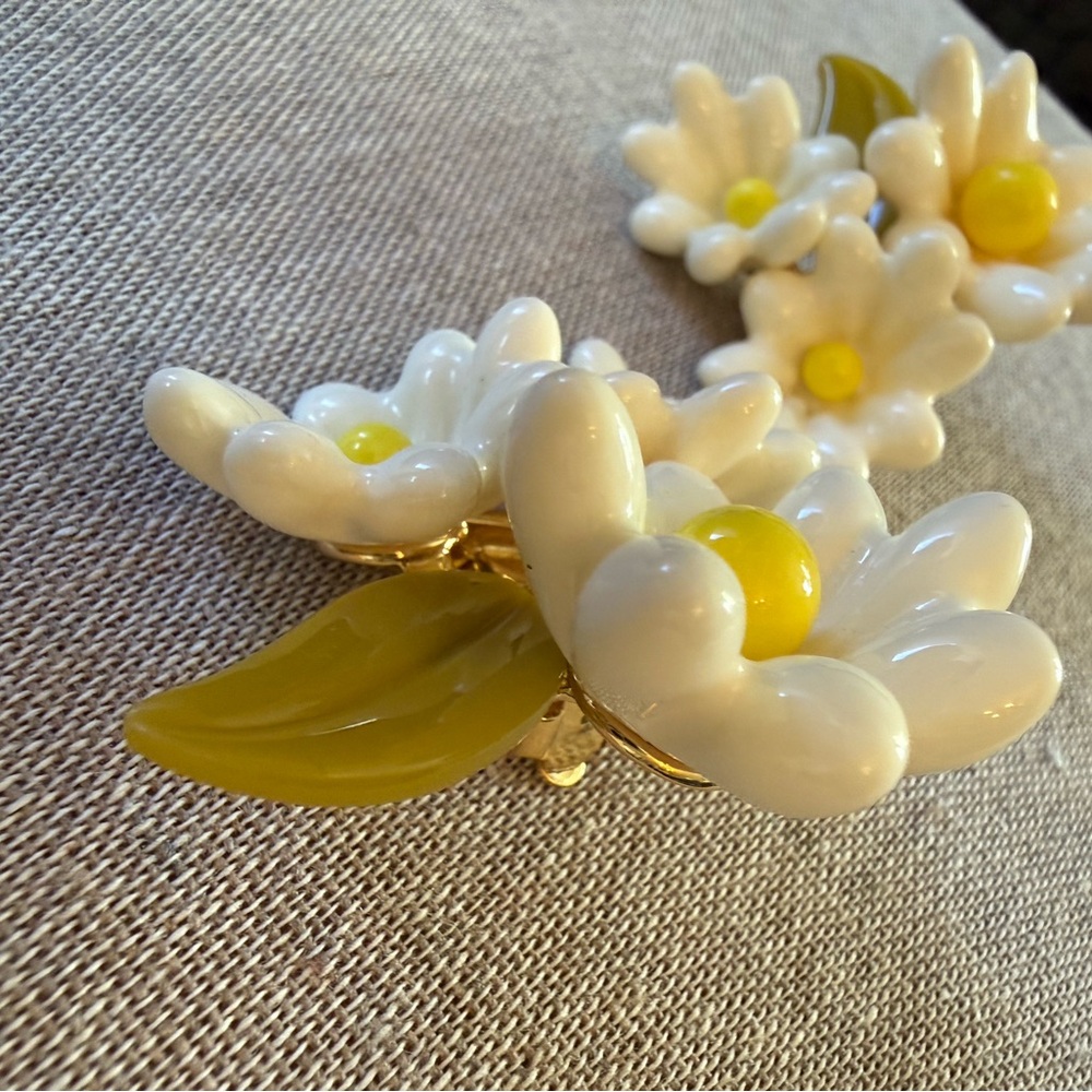 Lele Sadoughi White and Yellow Daisy Cluster Earrings - Picture 4 of 9